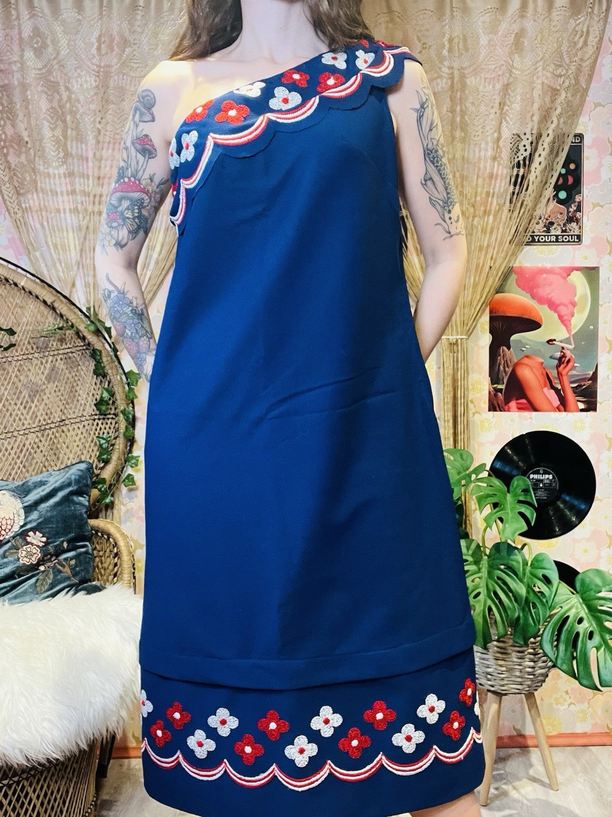 Vintage 1960s Shift Dress One Shoulder Retro Flower Scalllop Trim Blue Size 16