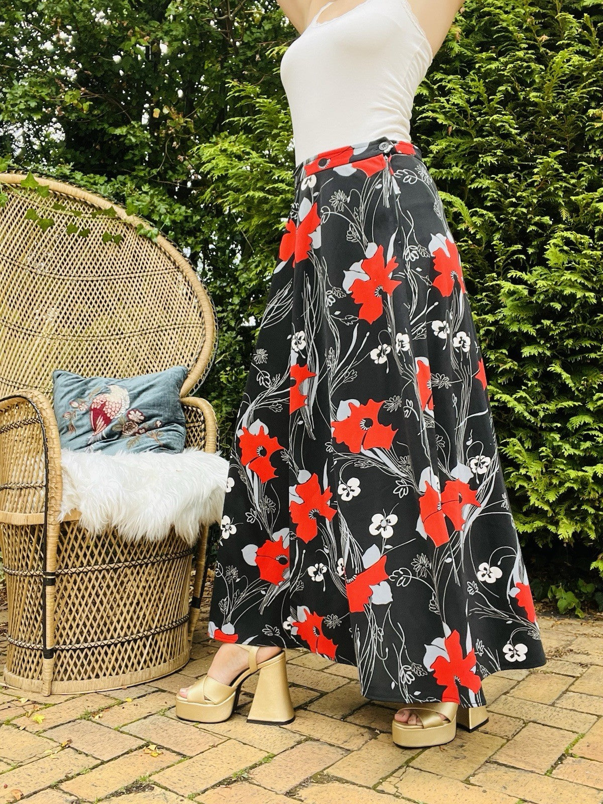Vintage 1960s Maxi Skirt High Waist A Line Bold Floral Print Long Black Red 14