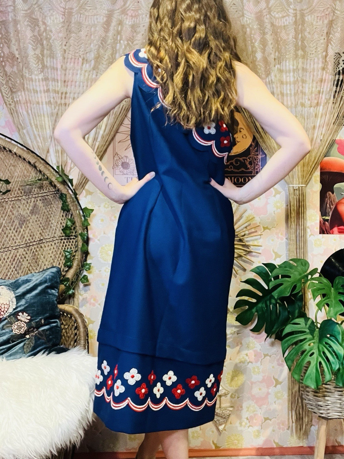 Vintage 1960s Shift Dress One Shoulder Retro Flower Scalllop Trim Blue Size 16