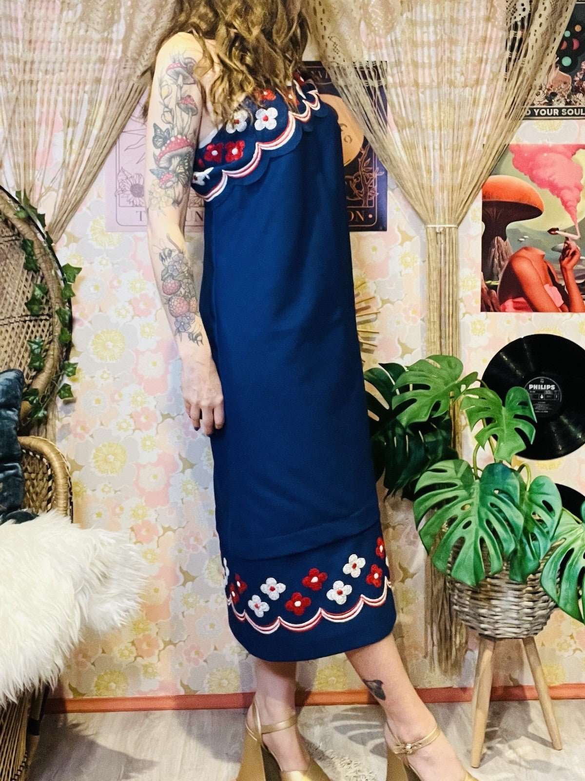 Vintage 1960s Shift Dress One Shoulder Retro Flower Scalllop Trim Blue Size 16