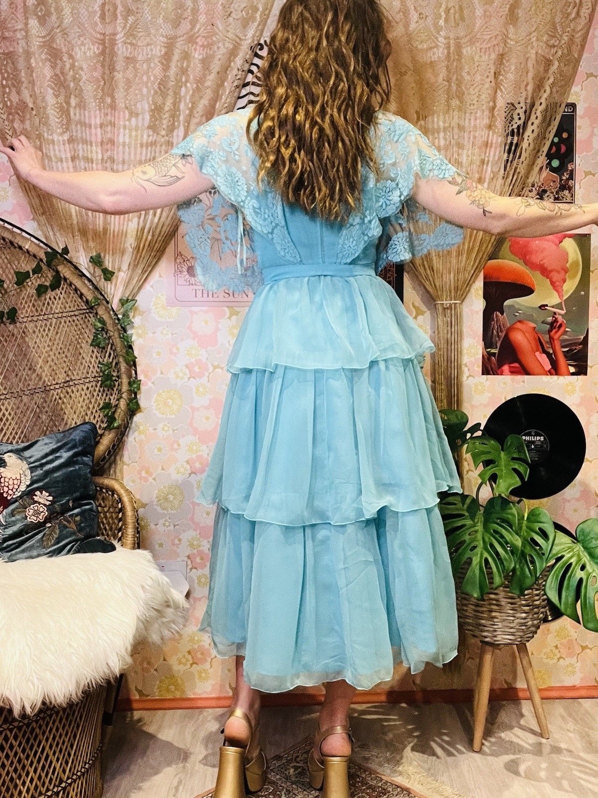 Vintage 1980s Prom Dress Layered Floaty Cocktail Gown With Lace Cape Sleeves 10