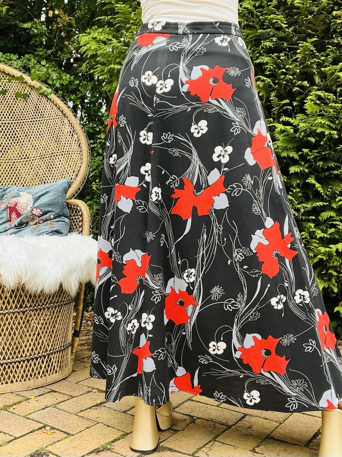 Vintage 1960s Maxi Skirt High Waist A Line Bold Floral Print Long Black Red 14