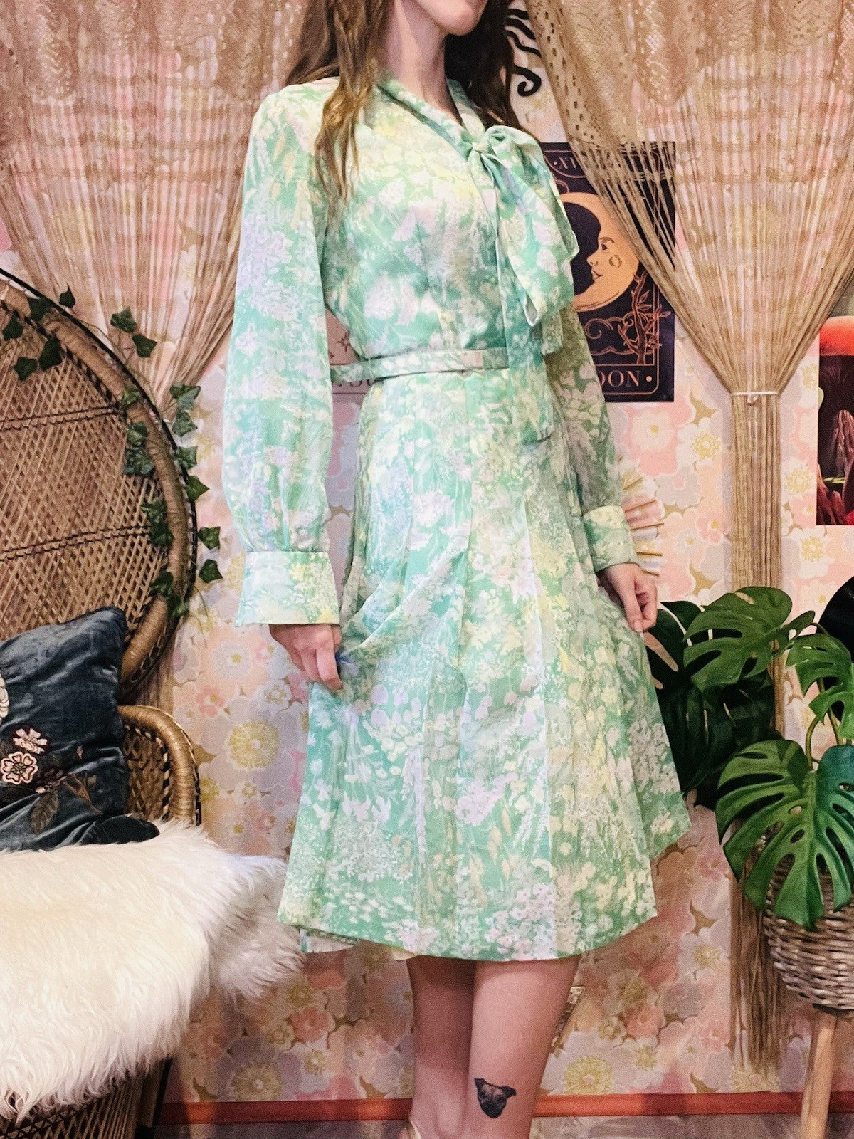 Vintage 1960s Shirt Dress Pleated Long Sleeve With Pussy Bow And Belt Green 12