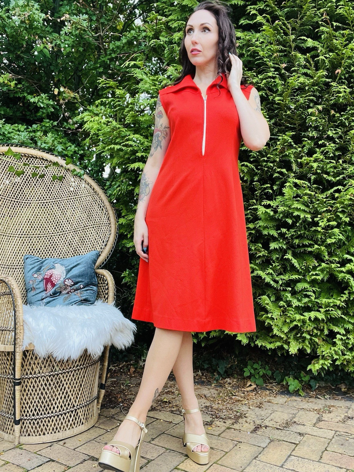 Vintage 1970s Red Dress Retro Shirt Dagger Collar Style With Zip Knee Length 14