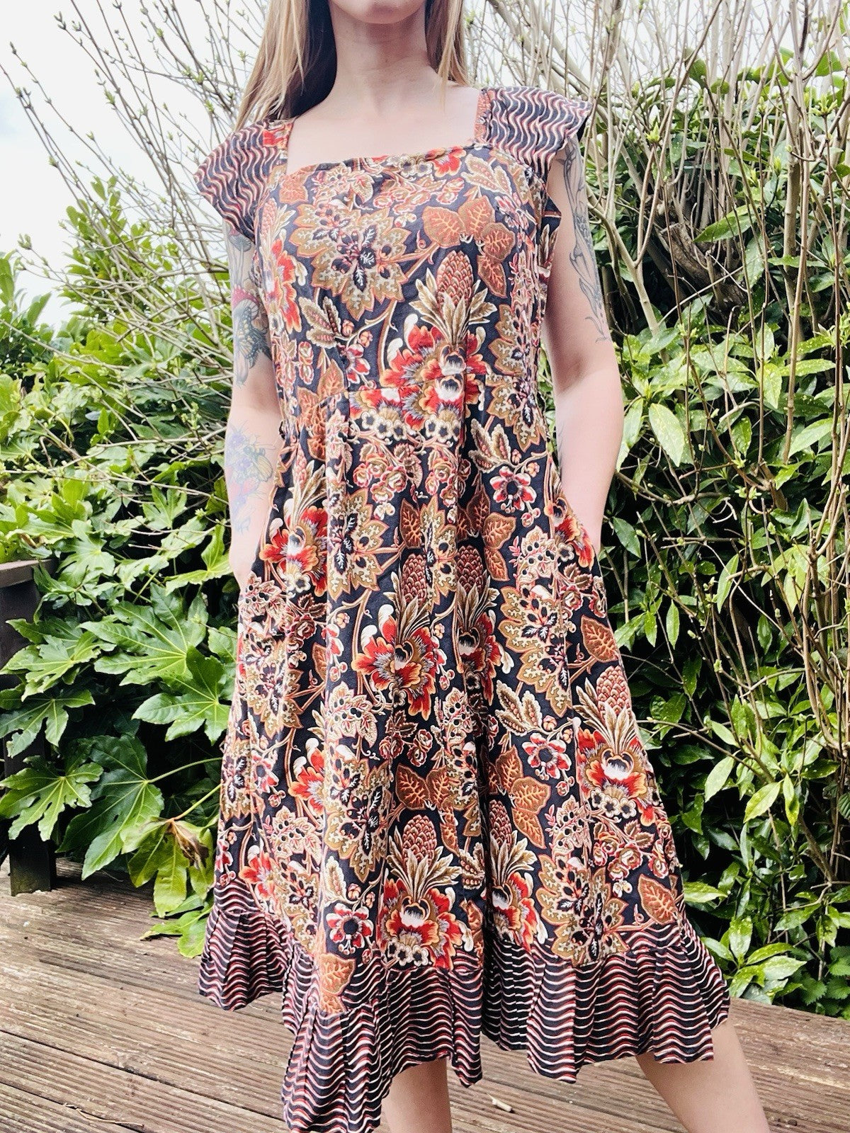 Vintage 1970s Floral Summer Dress Hippie Boho Frilly Hem Cap Sleeves 14