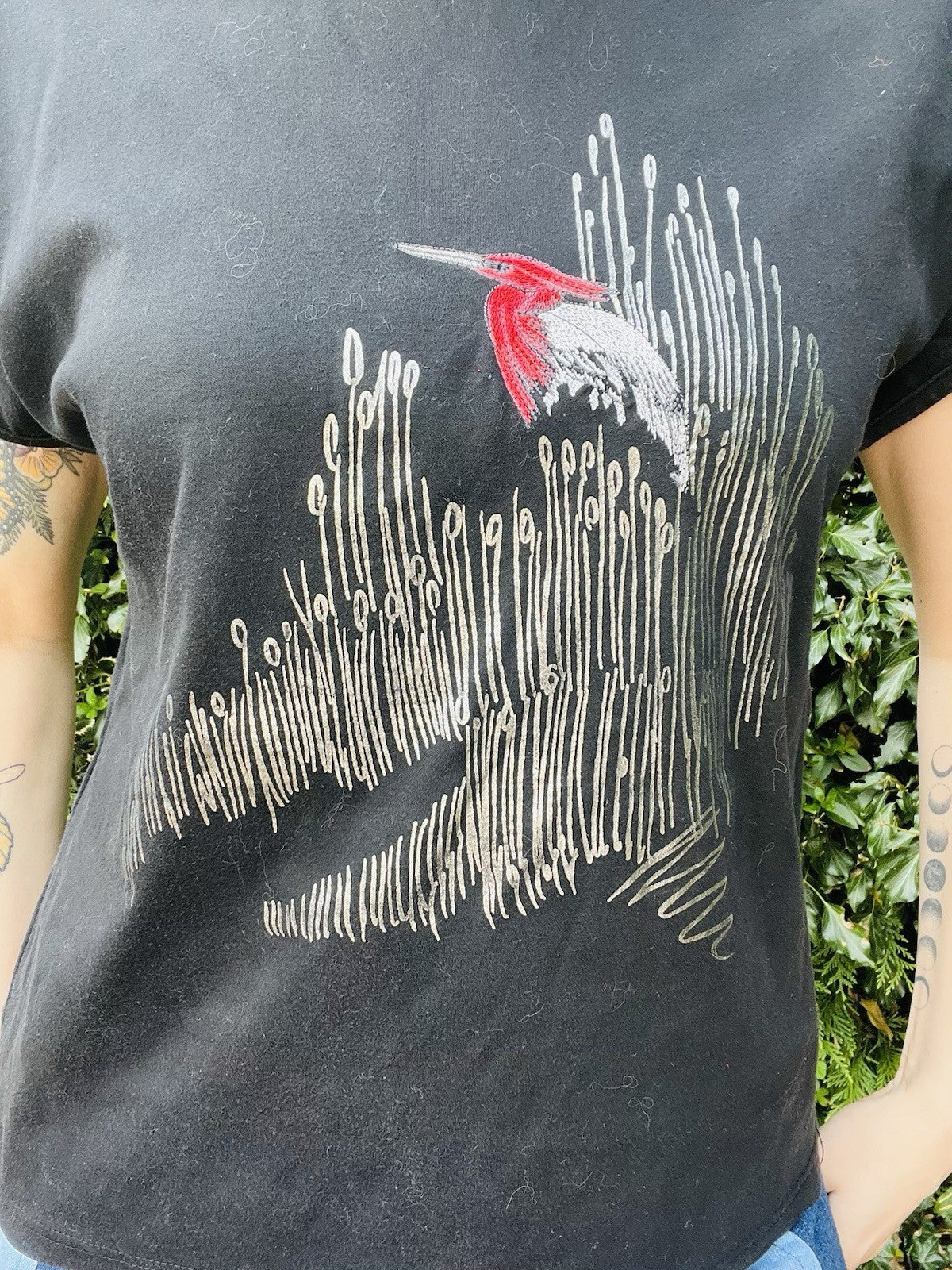 Vintage Y2K T-shirt Silver Metallic Bird Degisn Short Sleeve Tee Top Black 14