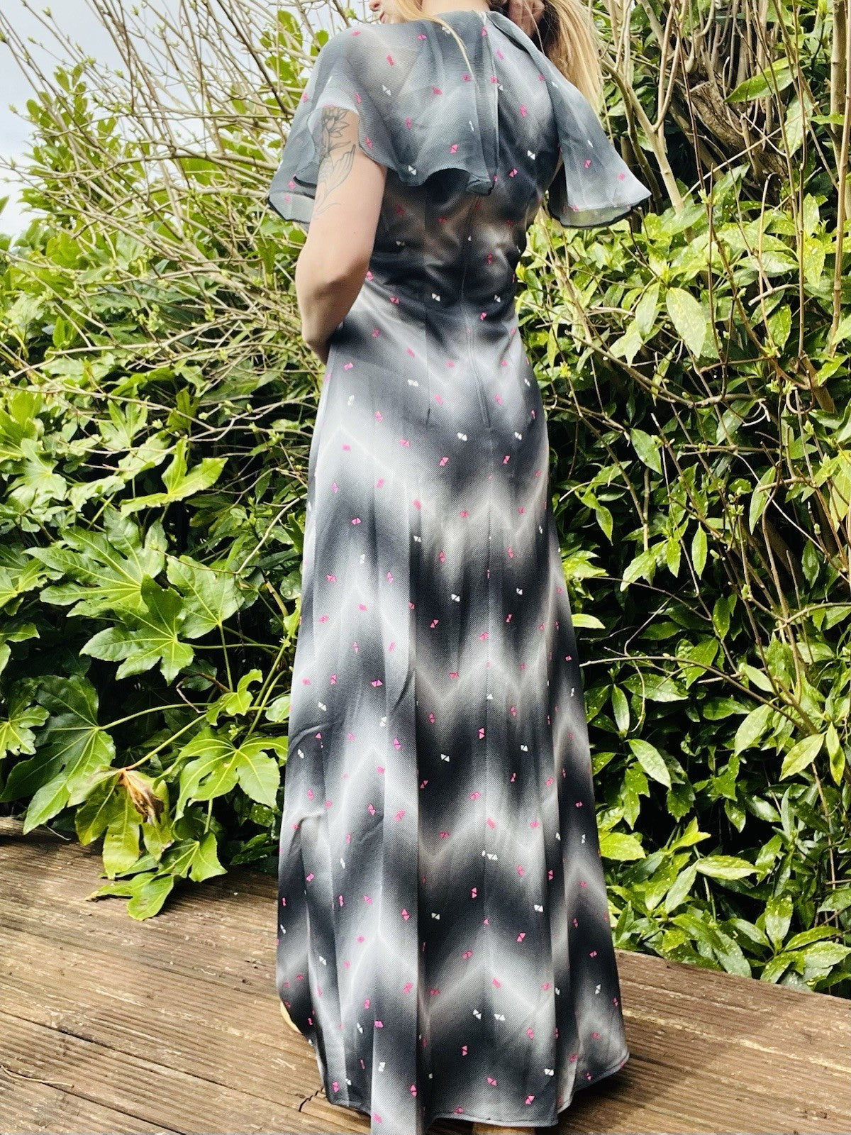 Vintage 1970s Maxi Dress Long Zigzag Flared Cape Sleeves Size 10-12