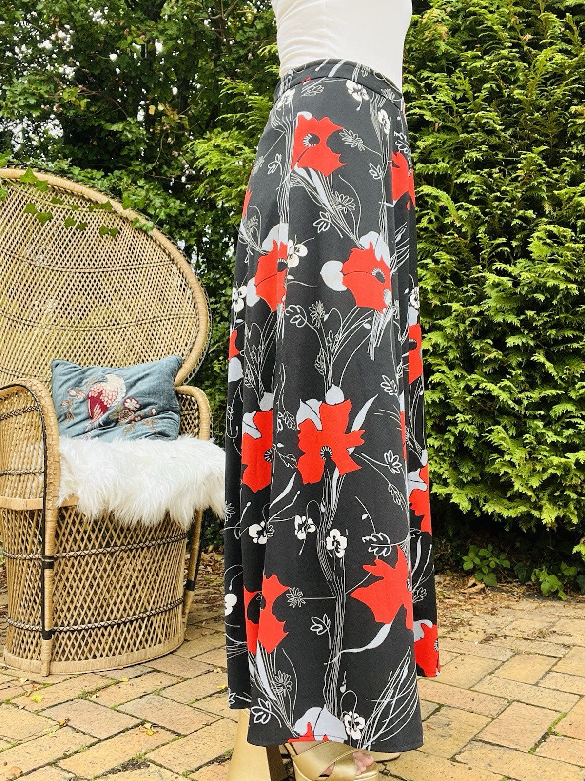Vintage 1960s Maxi Skirt High Waist A Line Bold Floral Print Long Black Red 14
