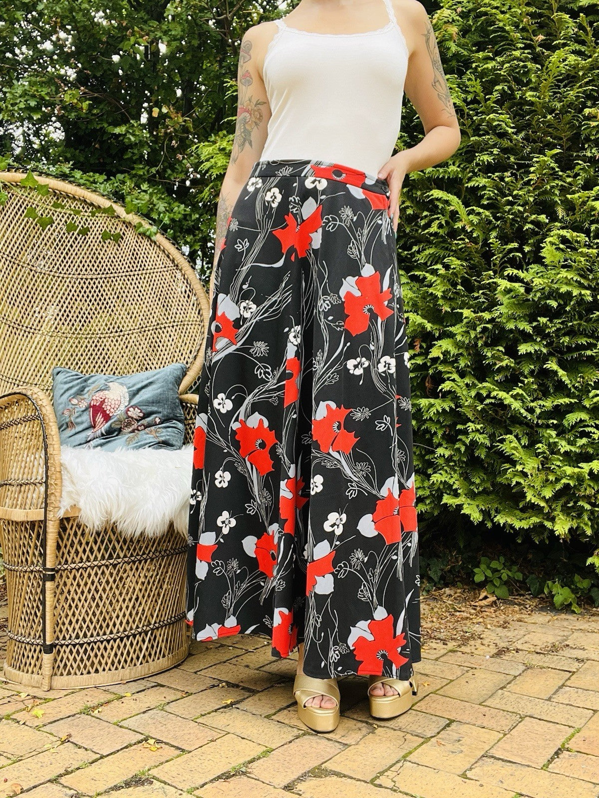 Vintage 1960s Maxi Skirt High Waist A Line Bold Floral Print Long Black Red 14