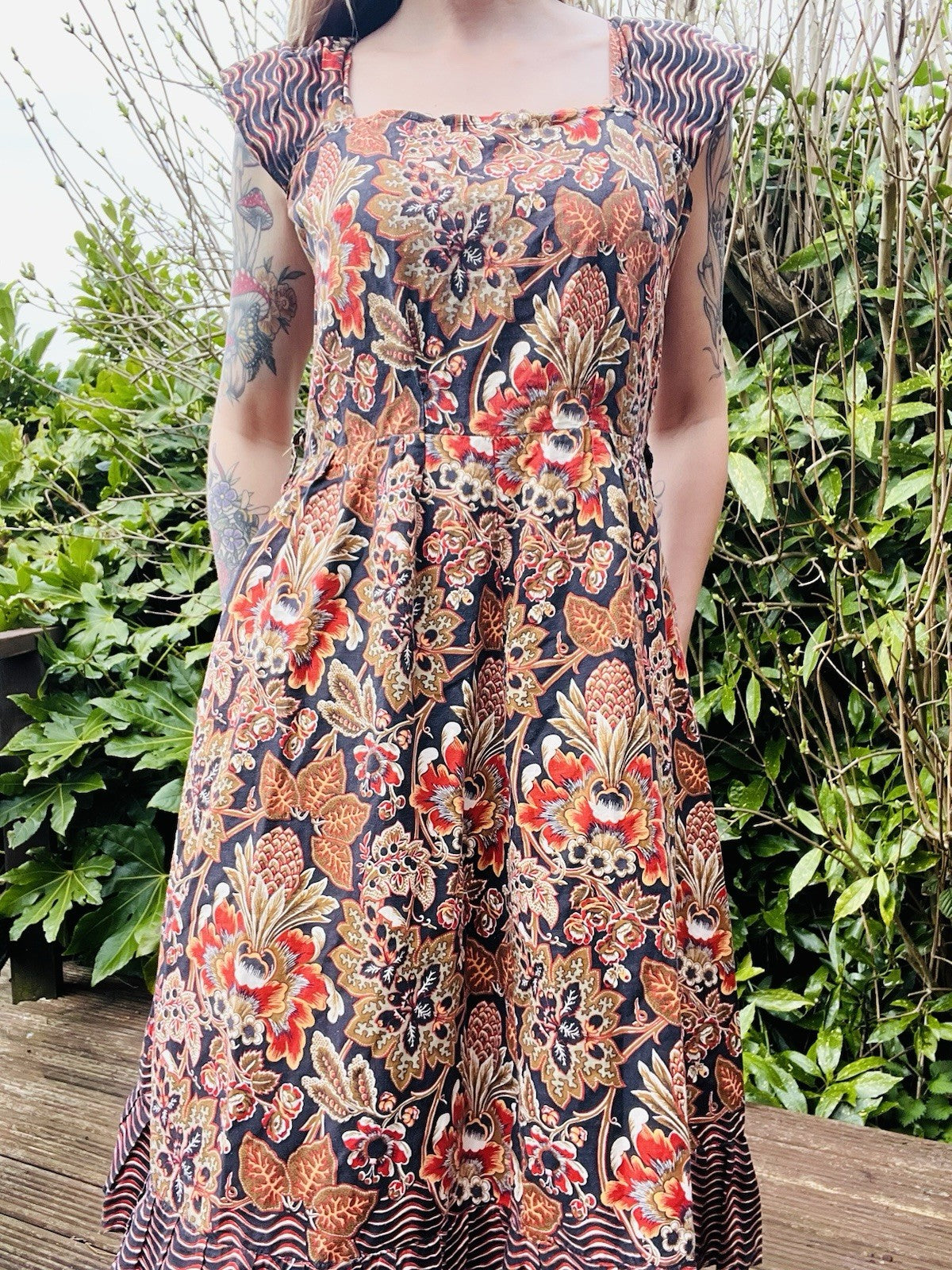 Vintage 1970s Floral Summer Dress Hippie Boho Frilly Hem Cap Sleeves 14