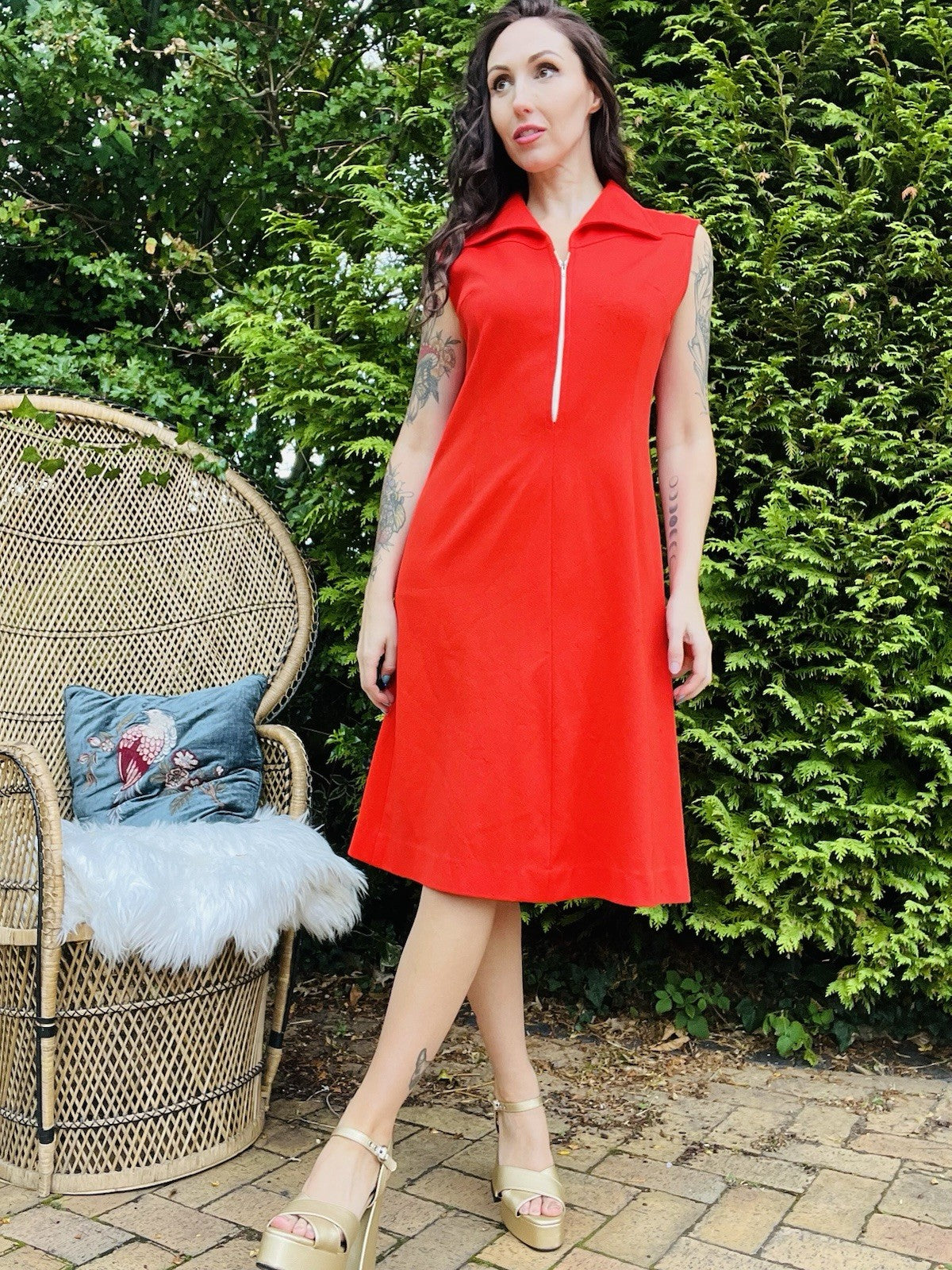 Vintage 1970s Red Dress Retro Shirt Dagger Collar Style With Zip Knee Length 14