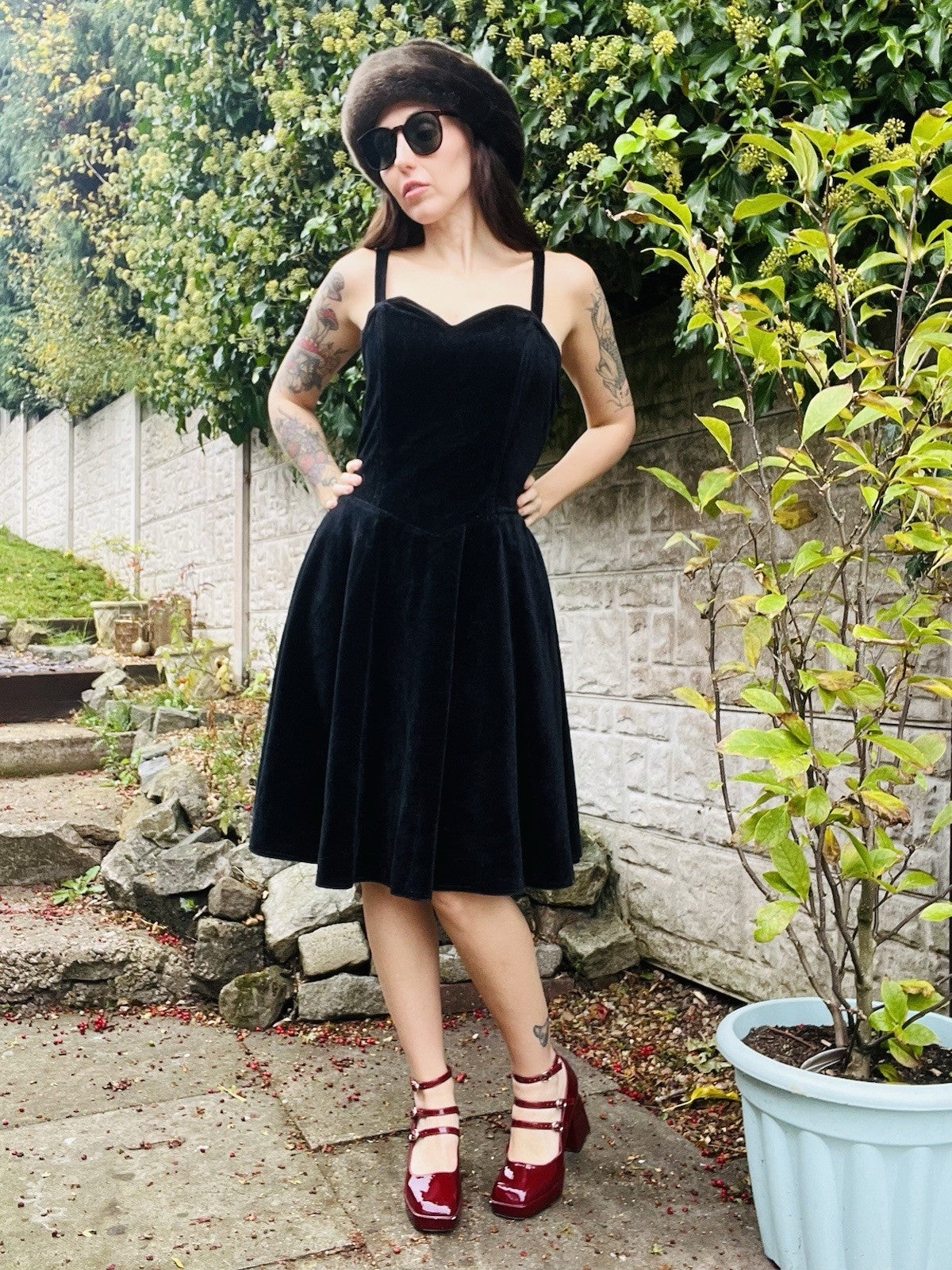 Vintage 1980s Velvet Dress Black Size 14-16 Whimsigoth Party Style