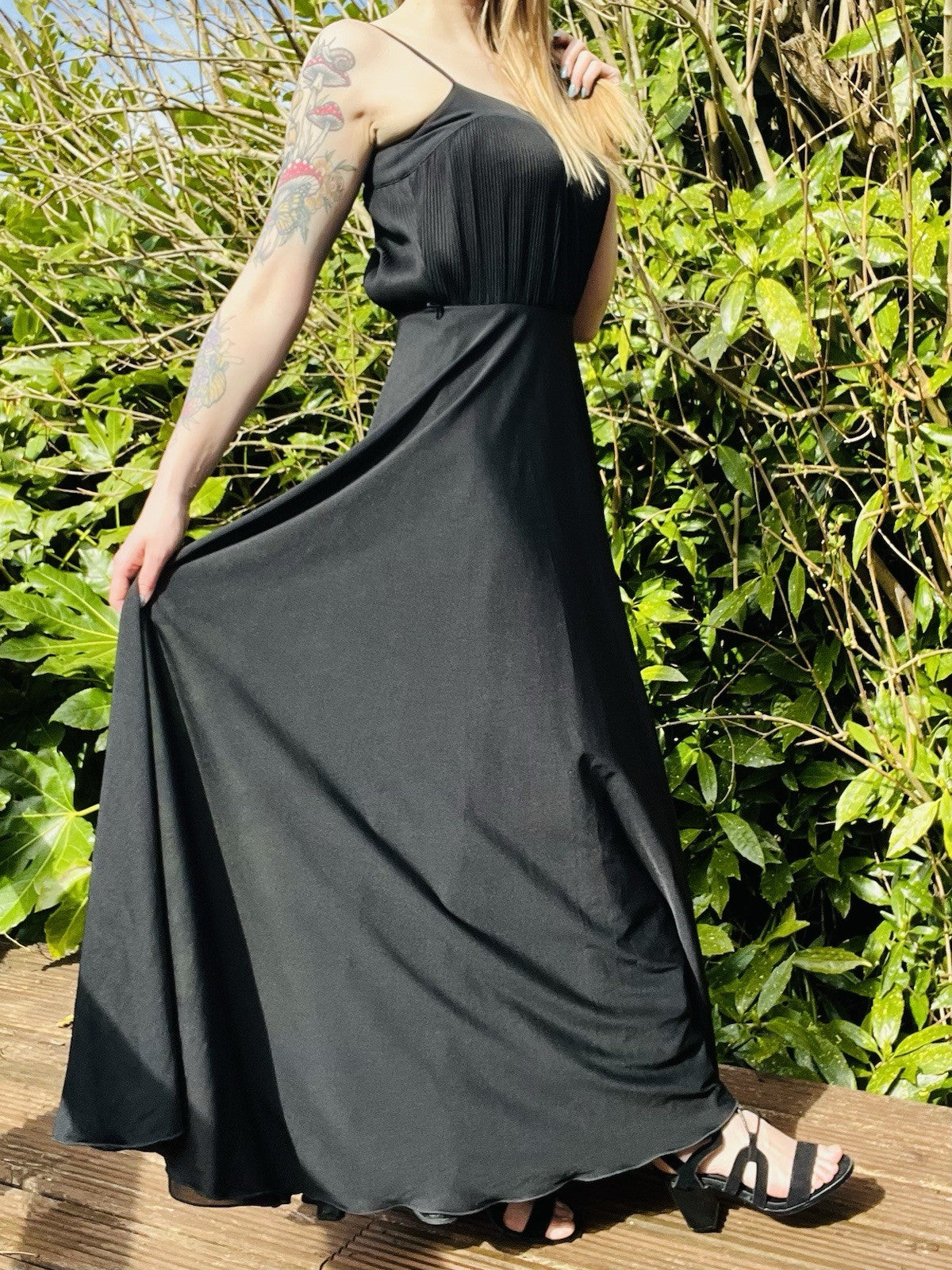 Vintage 1970s Maxi Dress Long Floaty Tie Waist Pleated Bodice Black Size 8
