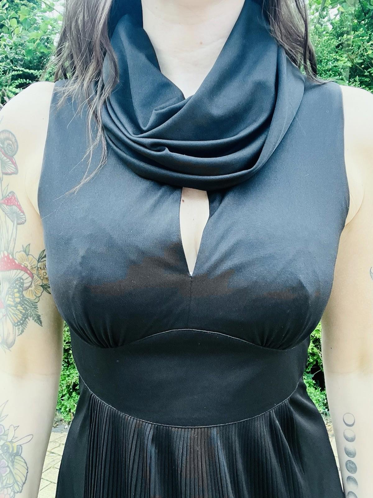 Vintage 1970s Maxi Dress Black Size 10 Long Pleated Cinched Waist Turtle Neck