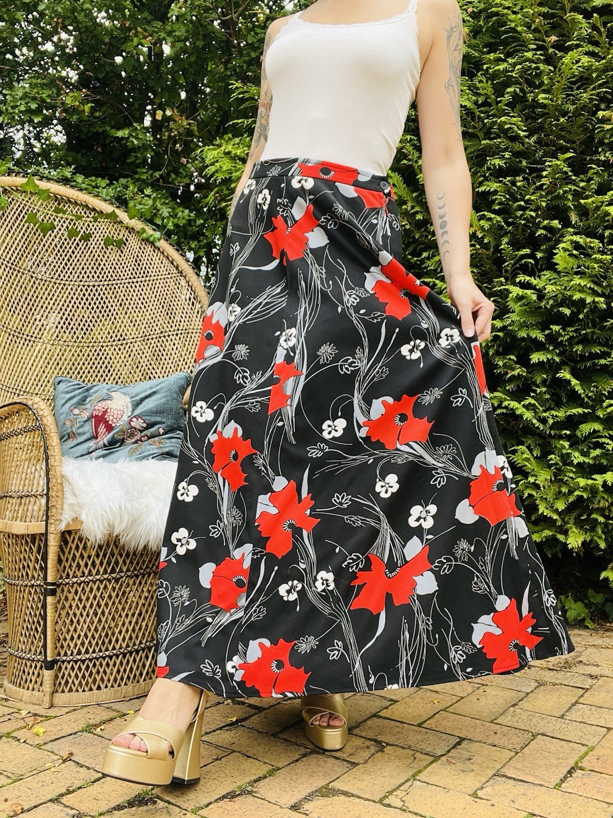 Vintage 1960s Maxi Skirt High Waist A Line Bold Floral Print Long Black Red 14