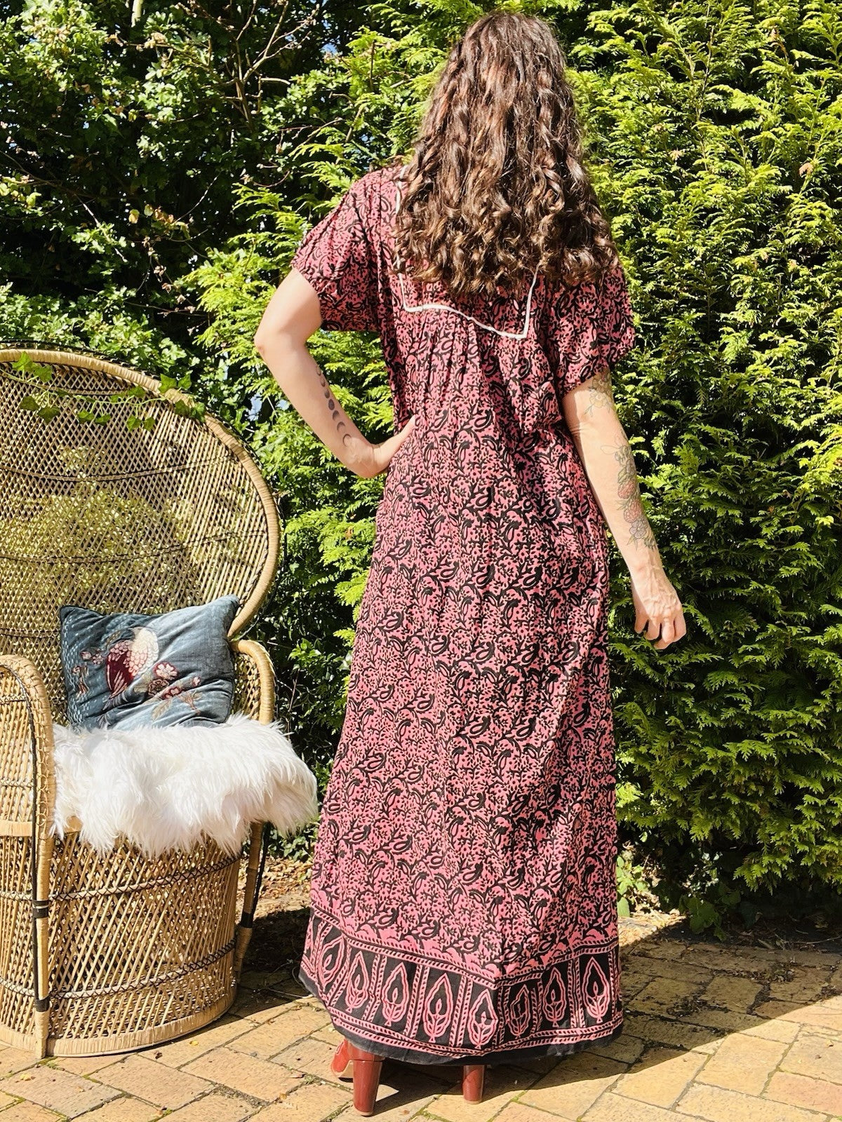 Vintage 1970s Maxi Dress, Hippie Boho Paisley Style With Bib Collar - Red 16