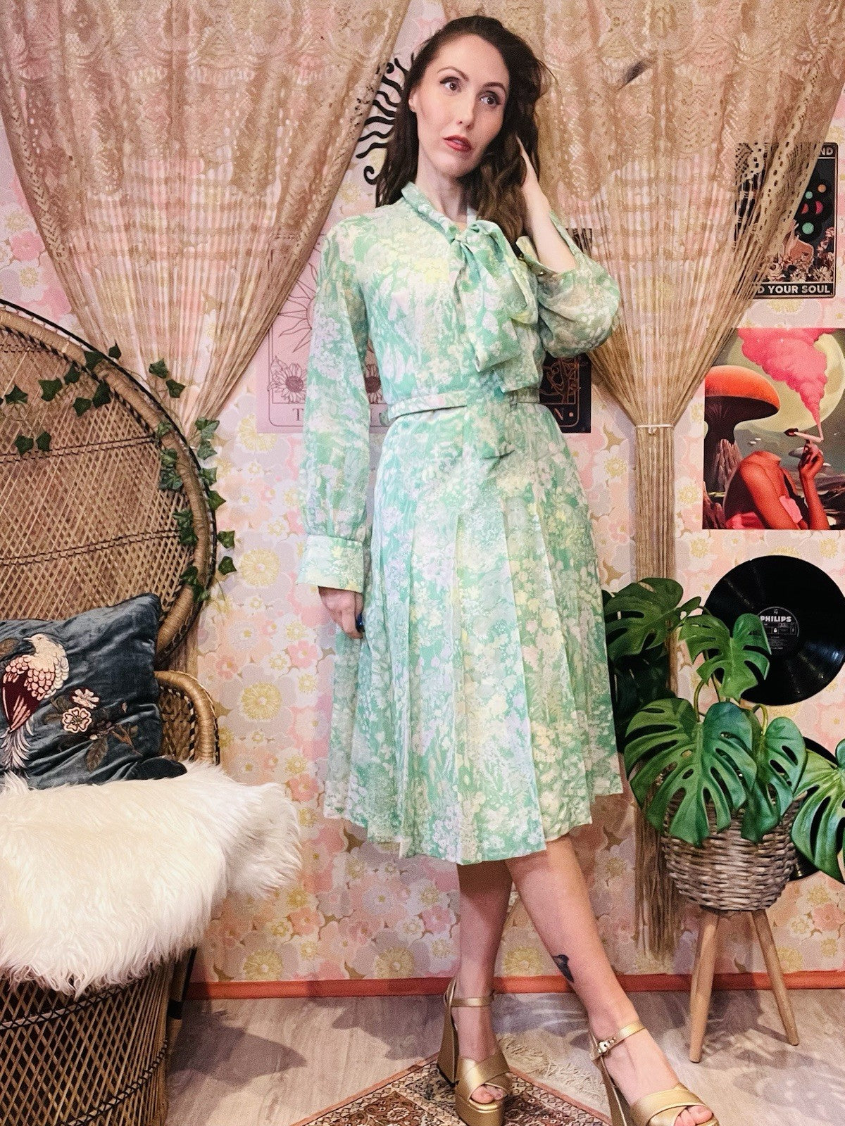 Vintage 1960s Shirt Dress Pleated Long Sleeve With Pussy Bow And Belt Green 12