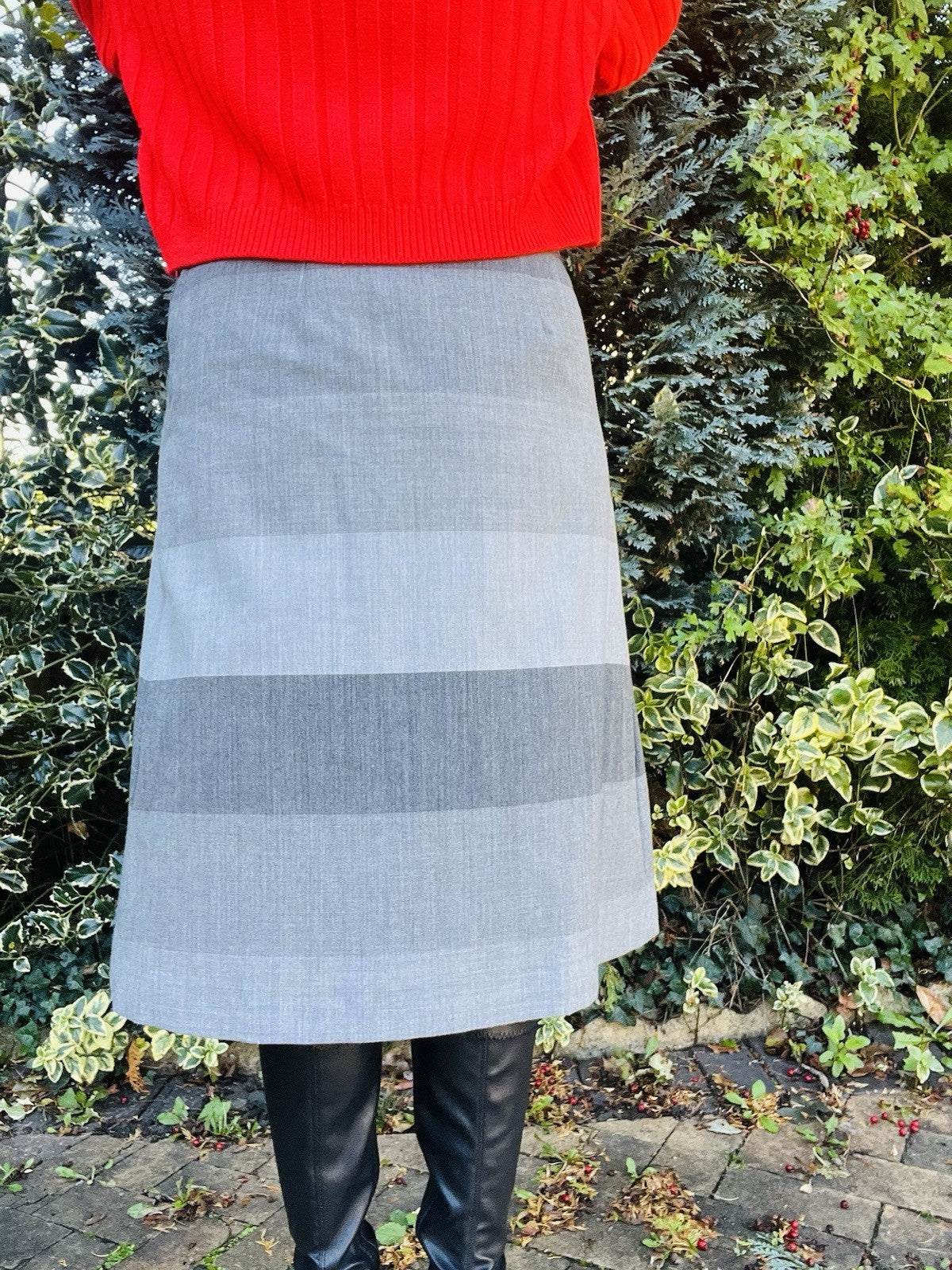 Vintage 1980s Pleated Skirt, Plaid Tennis Style High Waist Midi Skirt, Grey 10