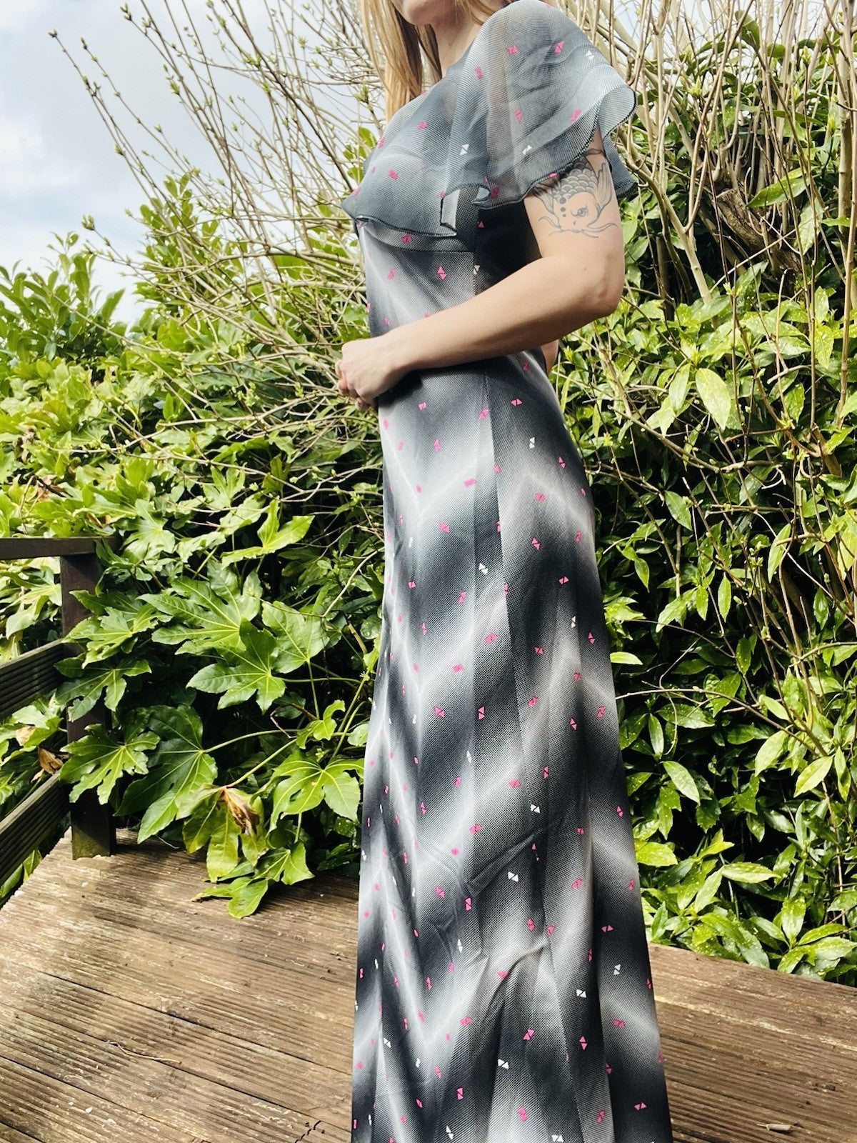 Vintage 1970s Maxi Dress Long Zigzag Flared Cape Sleeves Size 10-12