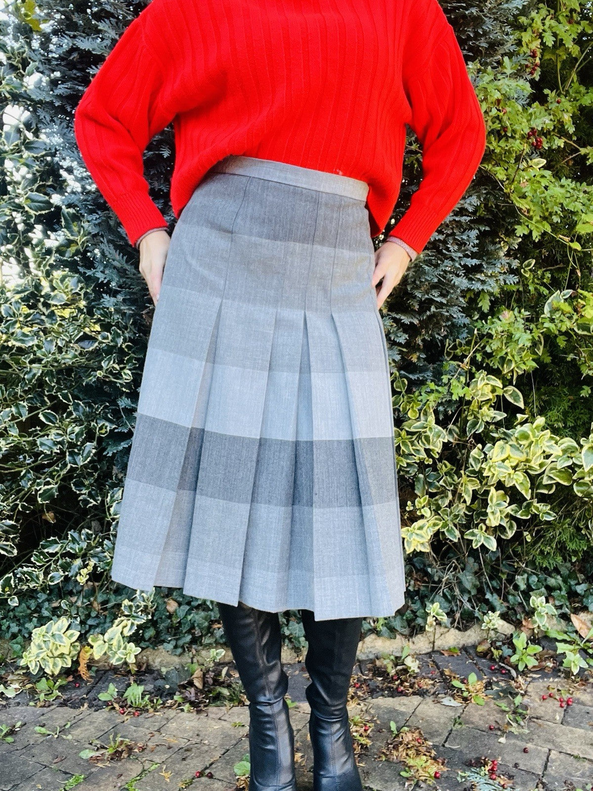 Vintage 1980s Pleated Skirt, Plaid Tennis Style High Waist Midi Skirt, Grey 10
