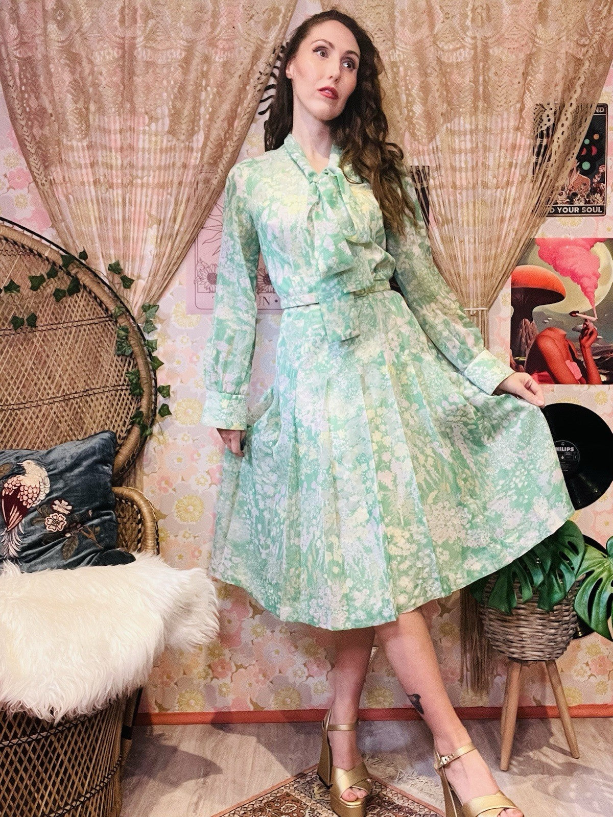 Vintage 1960s Shirt Dress Pleated Long Sleeve With Pussy Bow And Belt Green 12