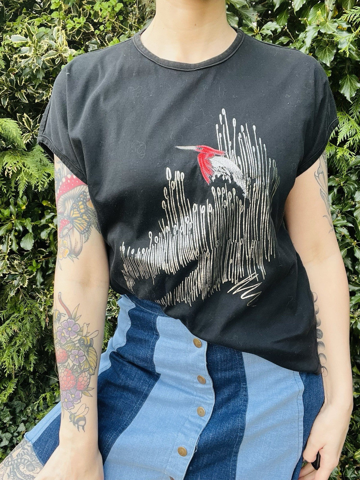 Vintage Y2K T-shirt Silver Metallic Bird Degisn Short Sleeve Tee Top Black 14