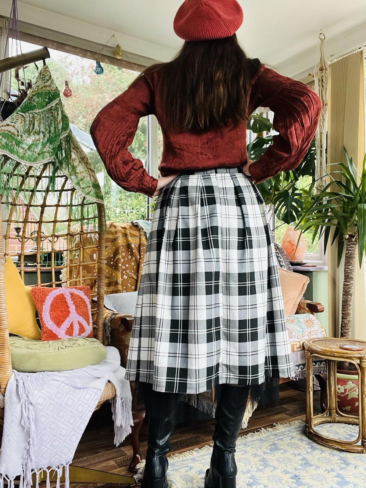 Vintage 1980s Plaid Skirt size 14 black white Pleated Check Tartan Kilt Style