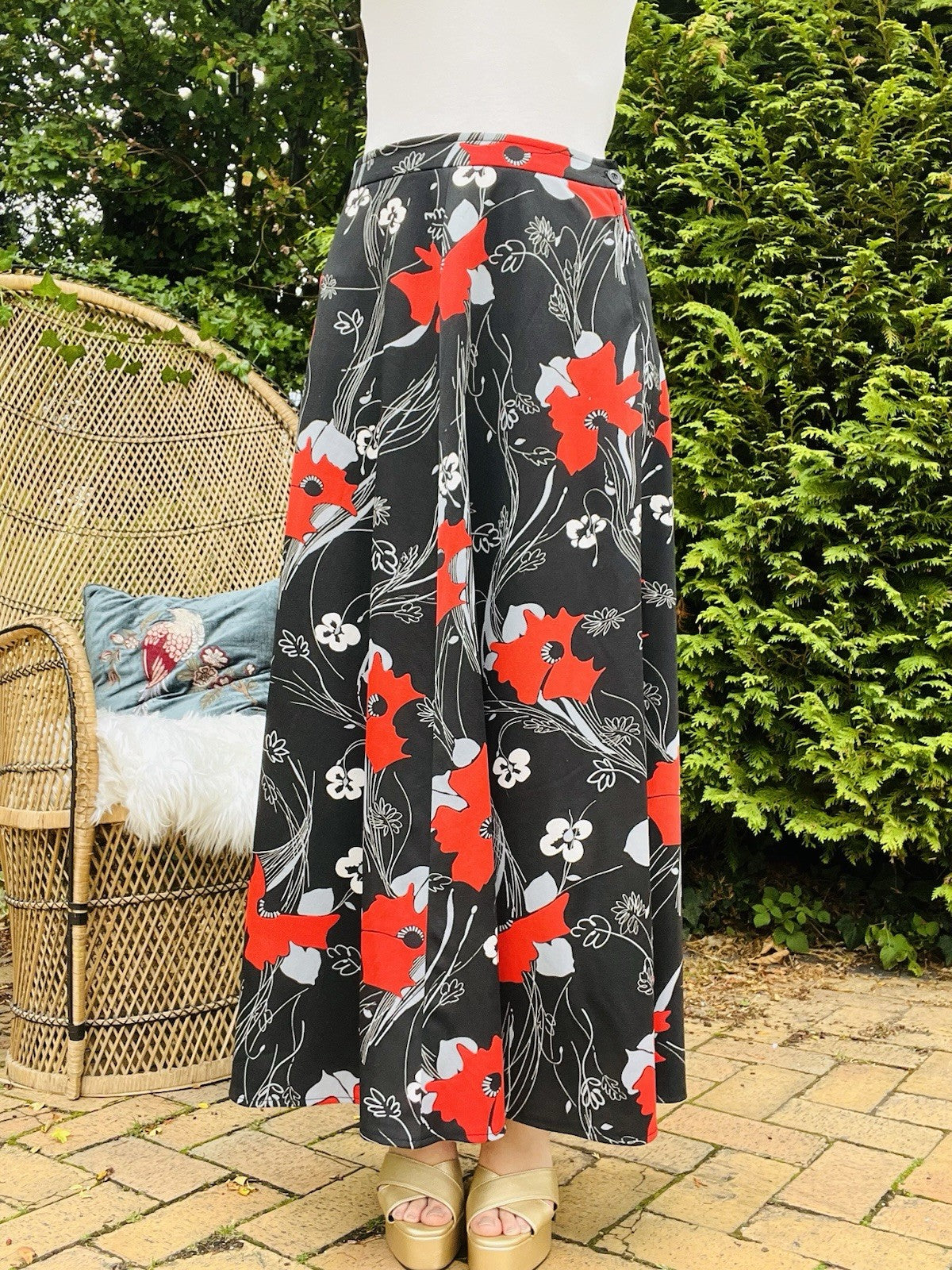 Vintage 1960s Maxi Skirt High Waist A Line Bold Floral Print Long Black Red 14