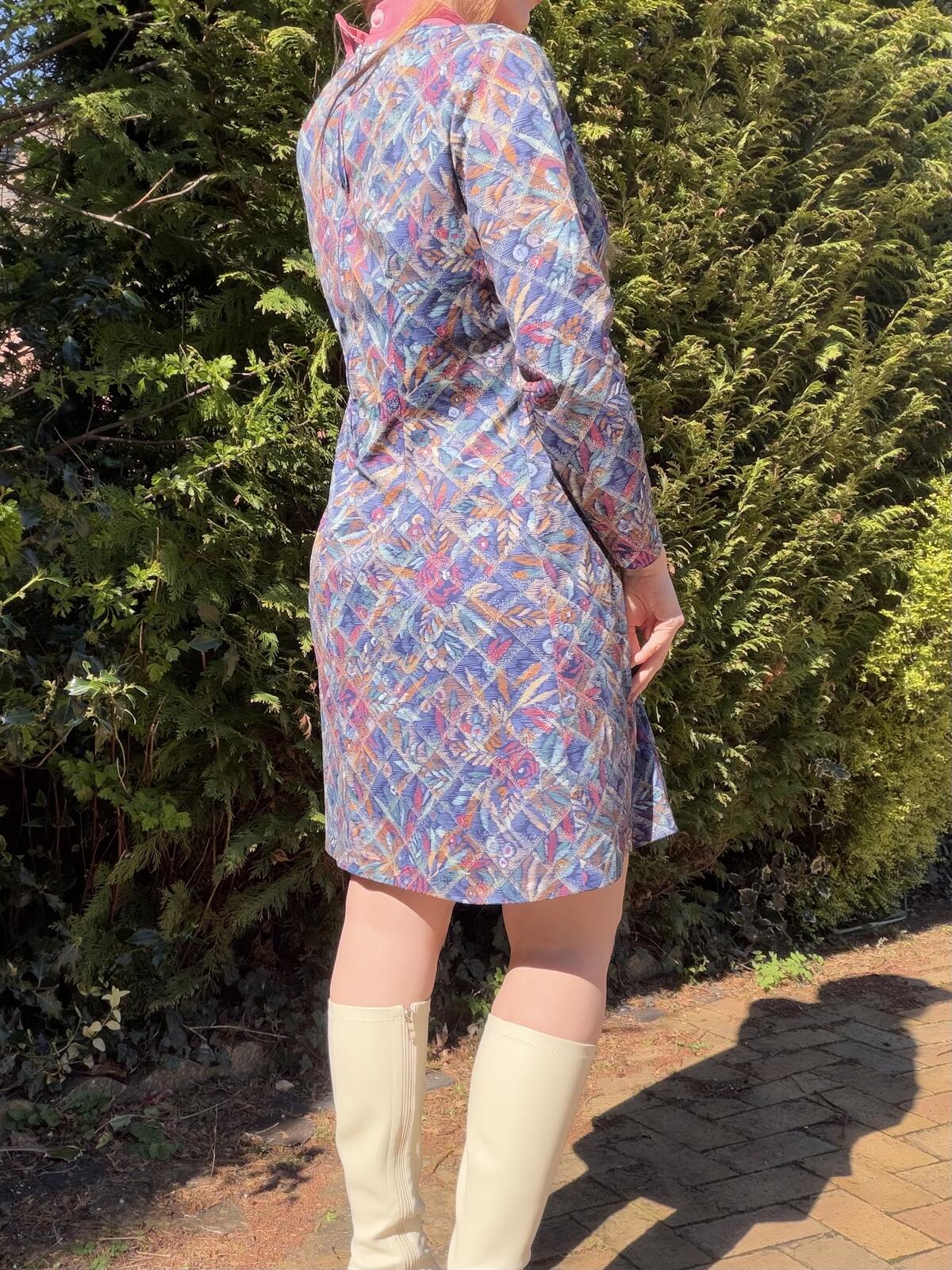 Vintage 1960s Shirt Dress Patterned Long Sleeve Dress with Pink Collar Size 16