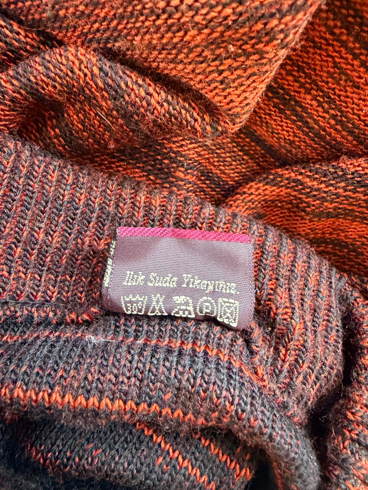 Vintage 1980s retro jumper size M Crew neck Sweater in Red and Grey Gradient