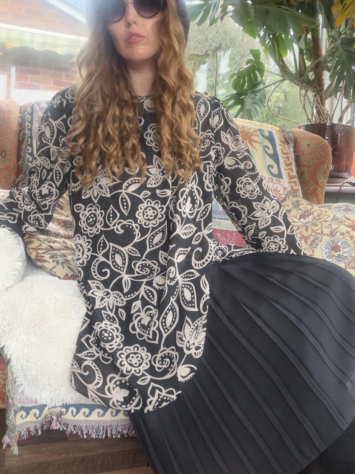 Vintage 1980s pleated dress size 14 Black and Cream Patterned Long Sleeve
