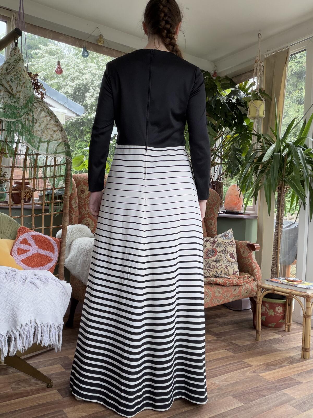 Vintage 1970s Maxi Dress Black and White Long Sleeve Striped Long Dress Size 14