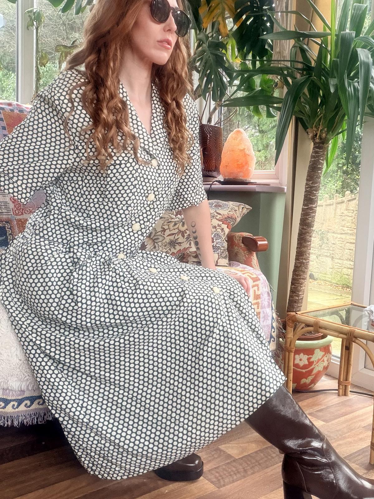 Vintage 1980s shirt dress size 16 Polka Dot geometric Button-Down Midi Dress