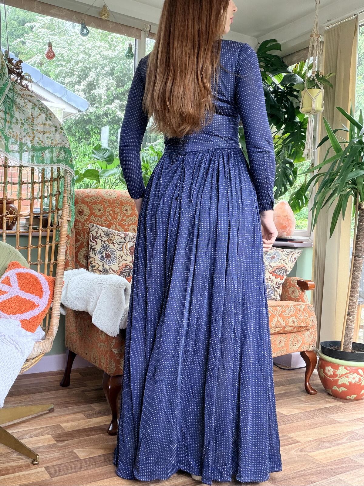 Vintage 1970s Long Sleeve Navy Blue Maxi Dress with Flowing Skirt Size 8