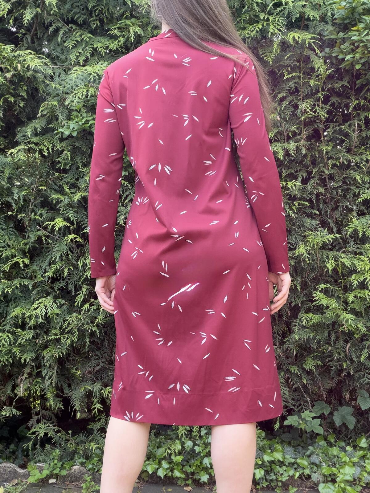 Vintage 1970s Shirt Dress Long Sleeve Button Up Dress Leaf Pattern Red Size 14