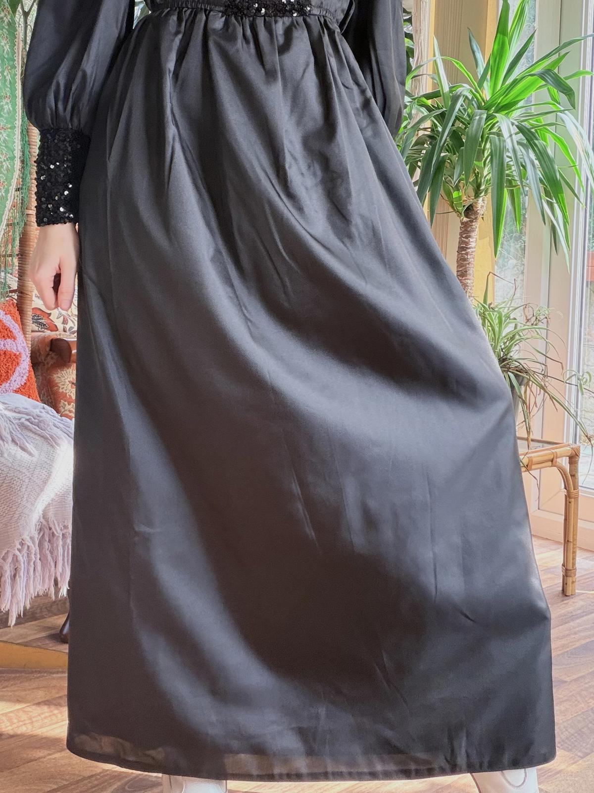 Vintage 1990s Maxi Dress with Sequin Detail and Puff Sleeve Black Size 8