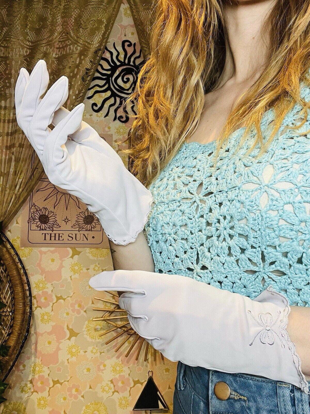 Vintage 1960s Embroidered Gloves Lilac Wrist Driving Summer Gloves Size S