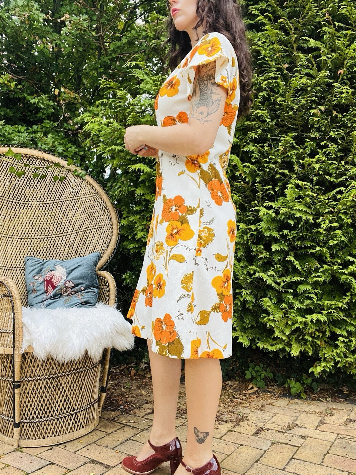 Vintage 1960s Floral Dress, Short Sleeve Bold Flower Print Knee Length Dress 14