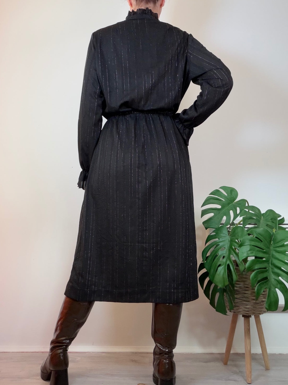 Vintage 1980s Black Dress with Shimmering Stripes and Ruffled Collar Size 16
