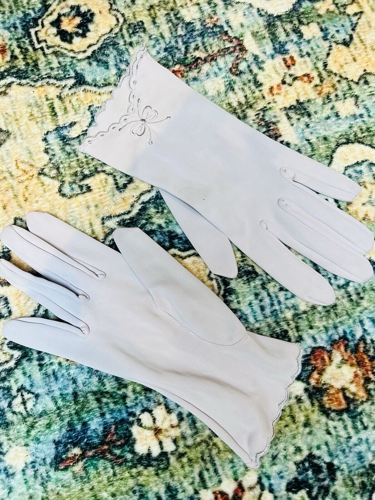 Vintage 1960s Embroidered Gloves Lilac Wrist Driving Summer Gloves Size S