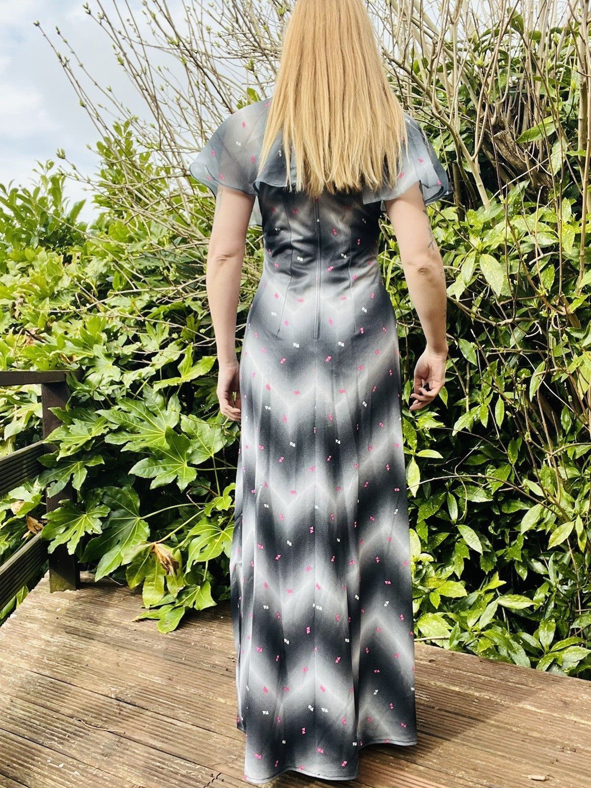 Vintage 1970s Maxi Dress Long Zigzag Flared Cape Sleeves Size 10-12