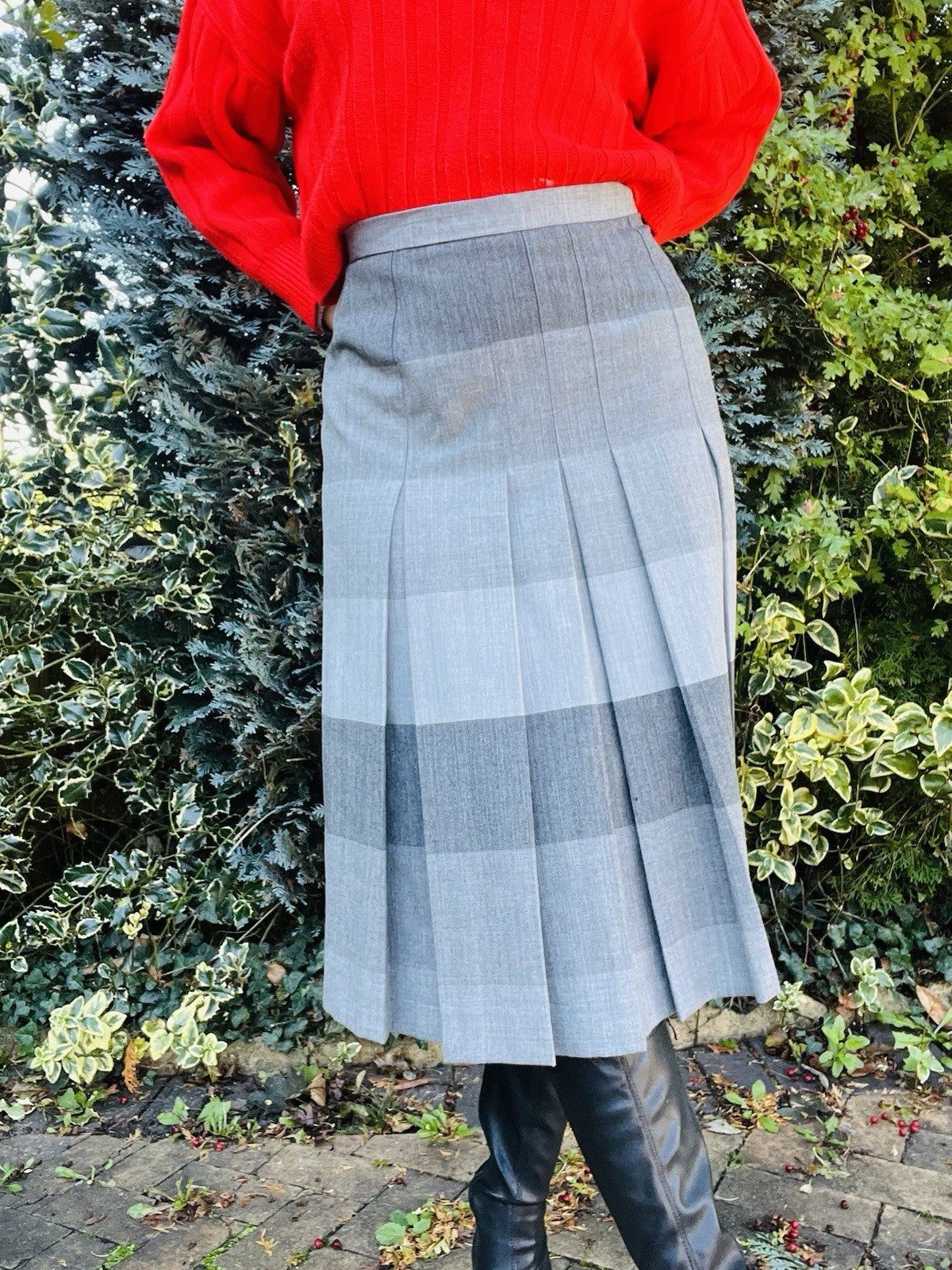 Vintage 1980s Pleated Skirt, Plaid Tennis Style High Waist Midi Skirt, Grey 10