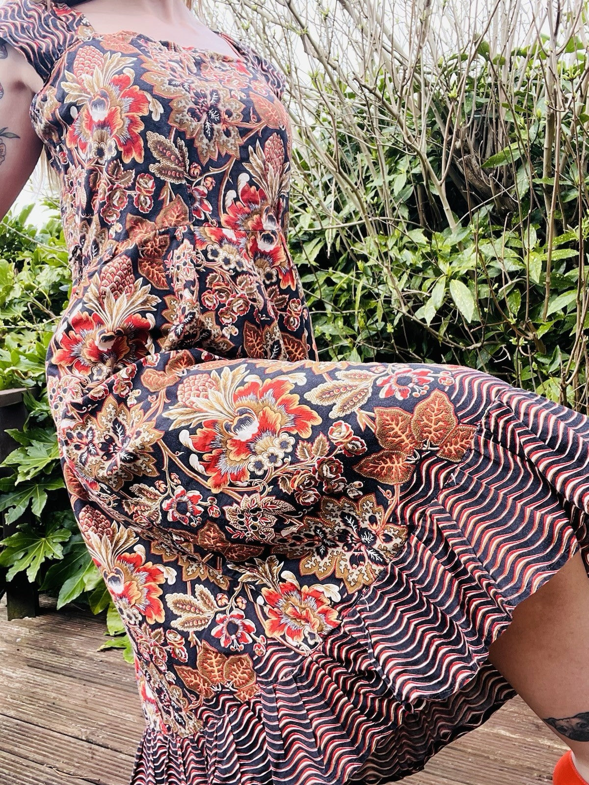 Vintage 1970s Floral Summer Dress Hippie Boho Frilly Hem Cap Sleeves 14