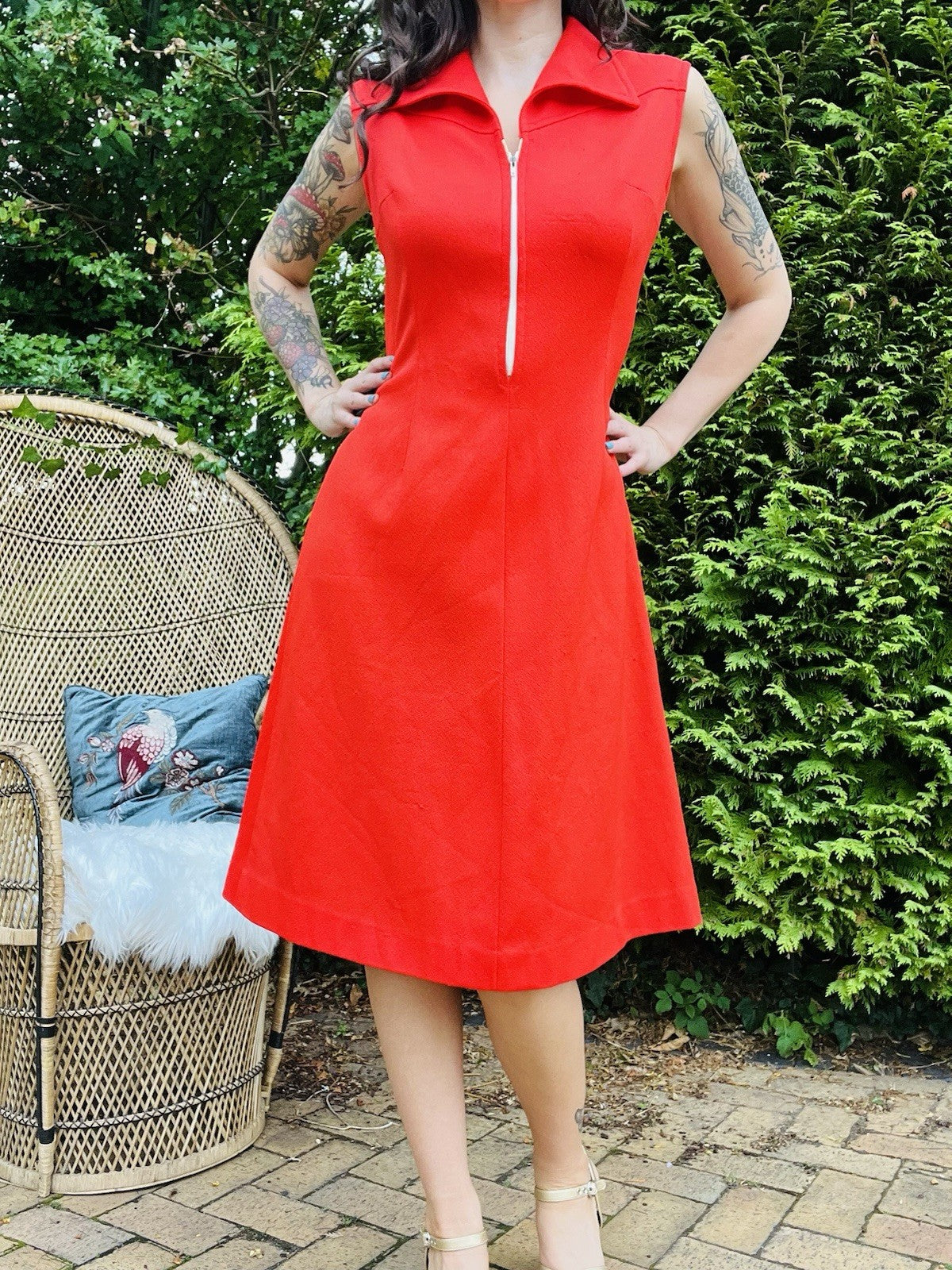 Vintage 1970s Red Dress Retro Shirt Dagger Collar Style With Zip Knee Length 14