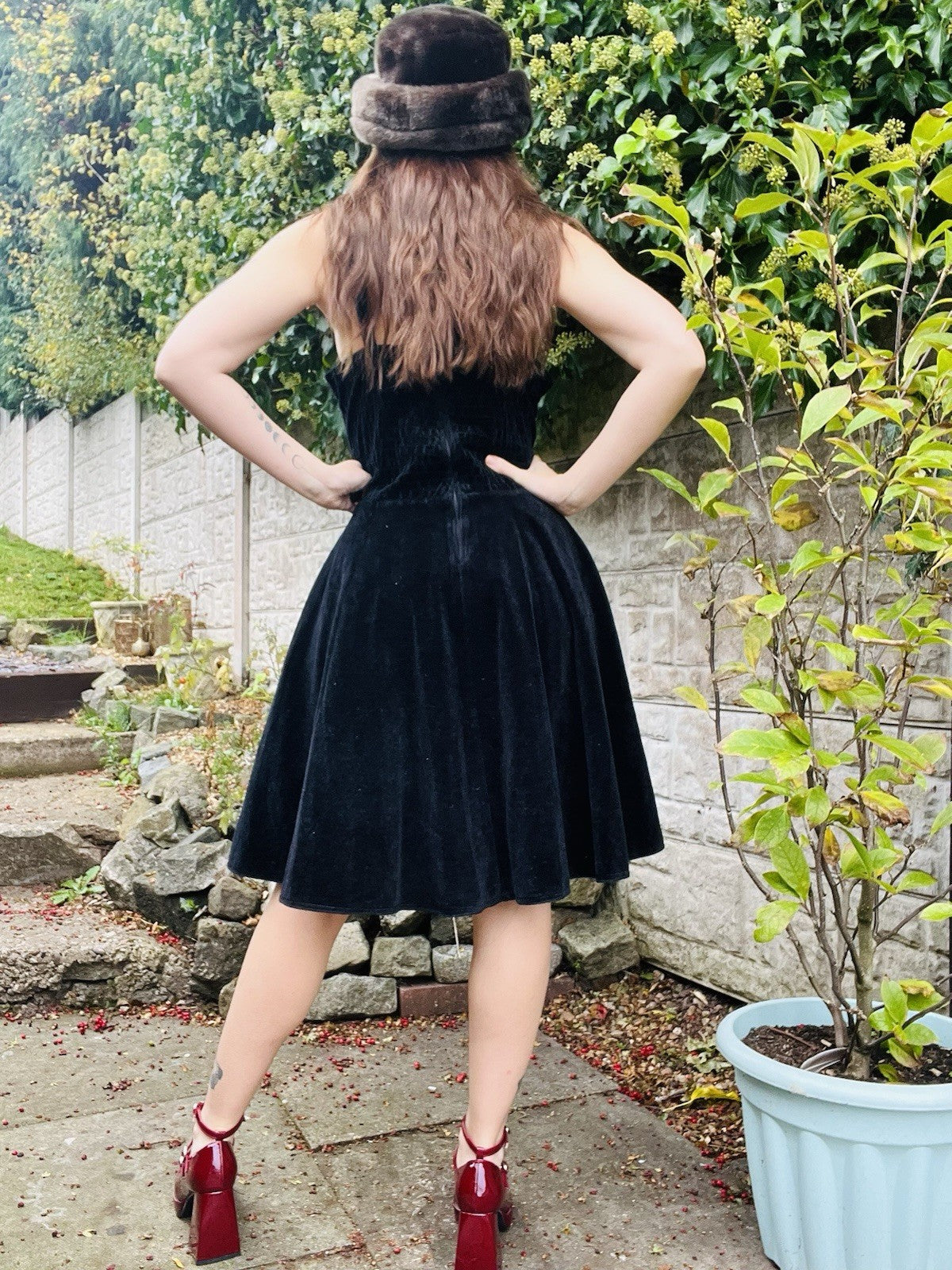 Vintage 1980s Velvet Dress Black Size 14-16 Whimsigoth Party Style