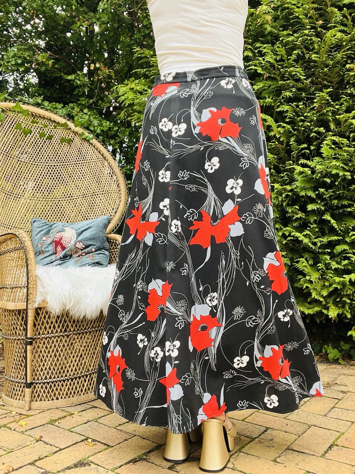 Vintage 1960s Maxi Skirt High Waist A Line Bold Floral Print Long Black Red 14
