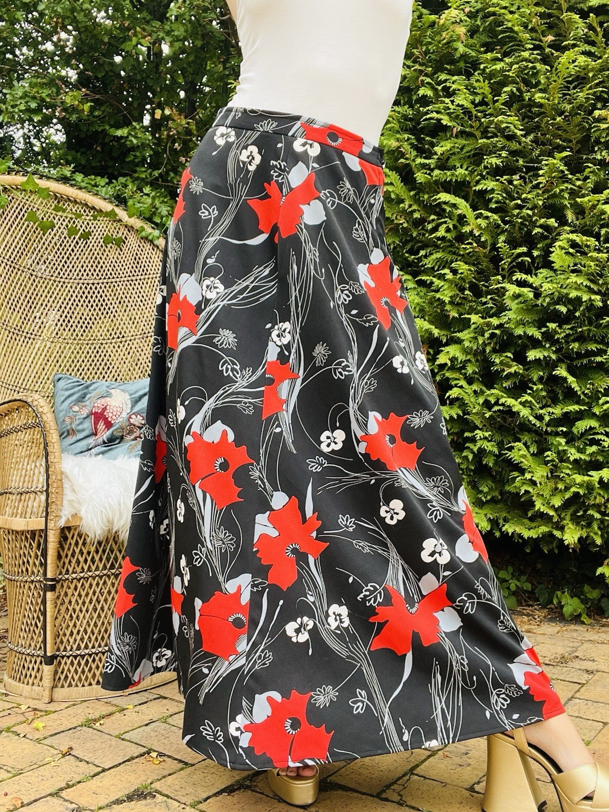 Vintage 1960s Maxi Skirt High Waist A Line Bold Floral Print Long Black Red 14