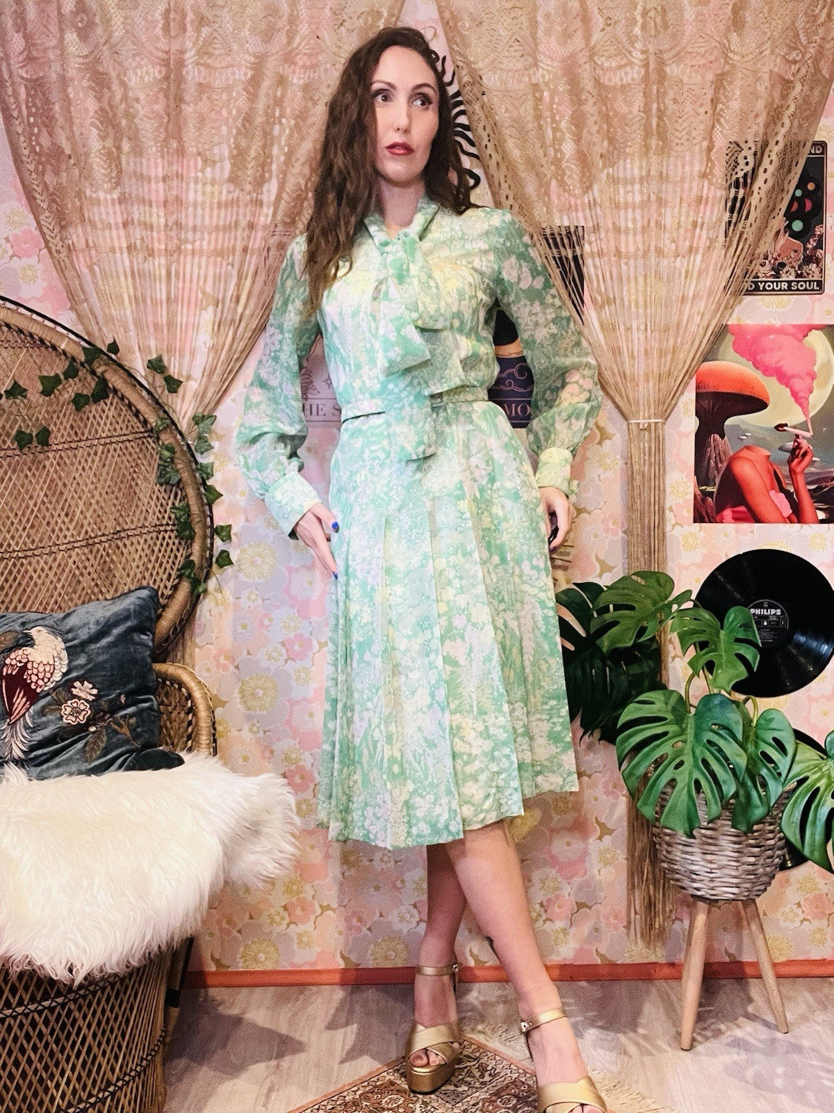 Vintage 1960s Shirt Dress Pleated Long Sleeve With Pussy Bow And Belt Green 12