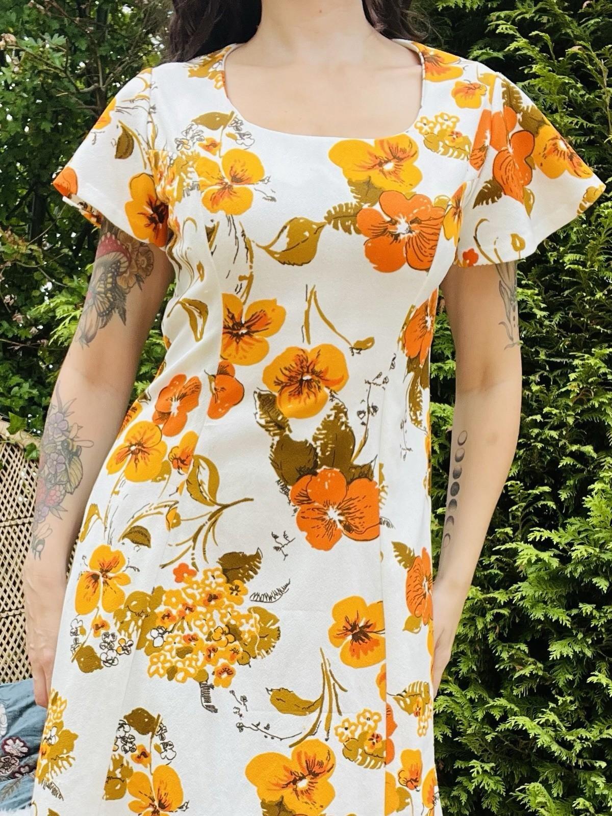 Vintage 1960s Floral Dress Short Sleeve Bold Flower Print Knee Length Dress 12