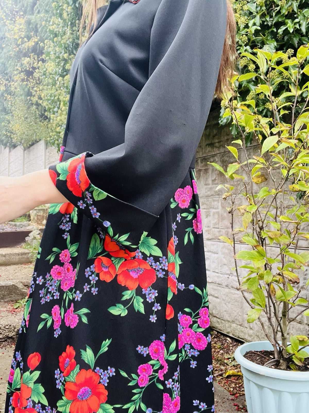 1970s Floral Shirt Dress Black Size 14 True Vintage, Dagger Collar, Midi Length